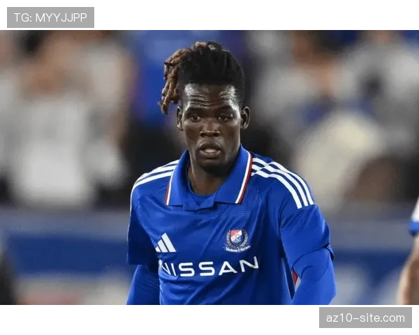 海港新援让克劳德攻弱守强 长传成功率低下惧怕逼抢 海港新援让克劳德攻弱守强 长传成功率低下惧怕逼抢